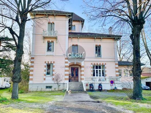 Boutique à vendre Fonds de commerce 229 000 € 10 pièces 400 m² de surface de vente Lorette 42420