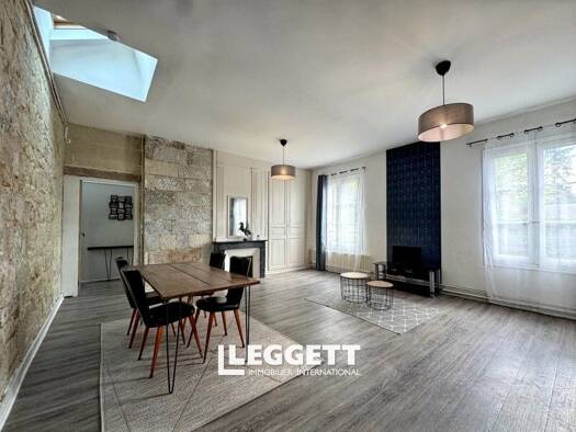 Appartement à vendre 220 000 € 4 pièces 2 chambres 98 m² Centre Ville-Fenet-Petit Puy Saumur 49400