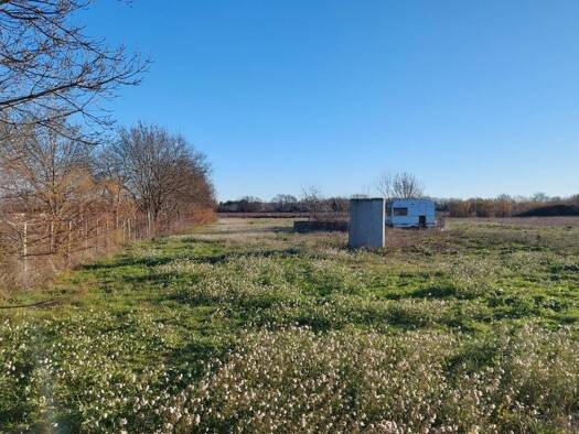 Terrain à vendre 49 900 € 8 750 m² de terrain Le Cailar 30740