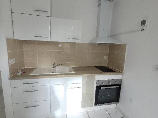 Appartement à louer 550 € 2 pièces 1 chambre 40,8 m² RDC Saint-Chinian 34360