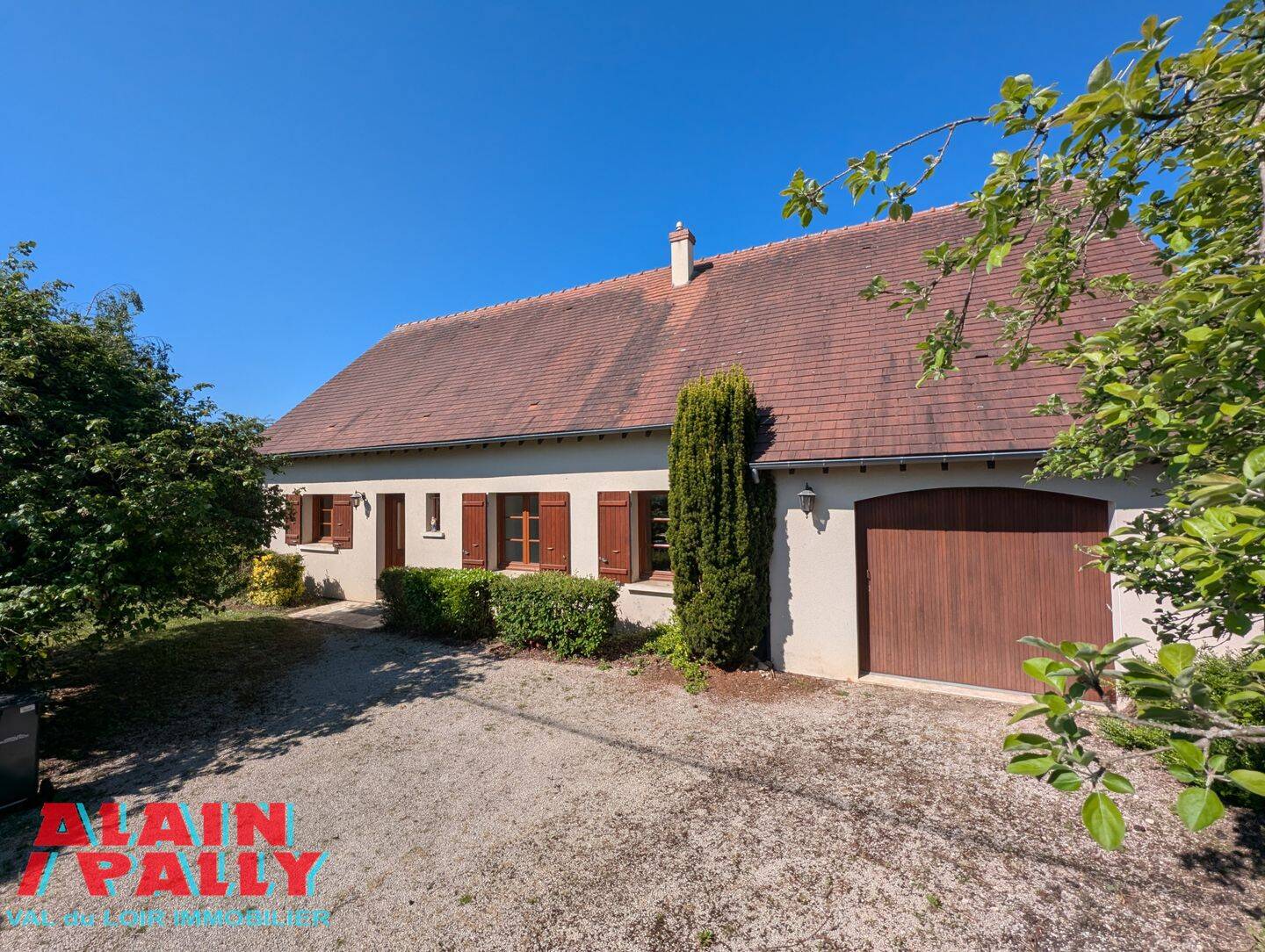 Maison 6 pièces 163 m² · à Saint-Denis-Lanneray · 162,8 m² · 198 000 €