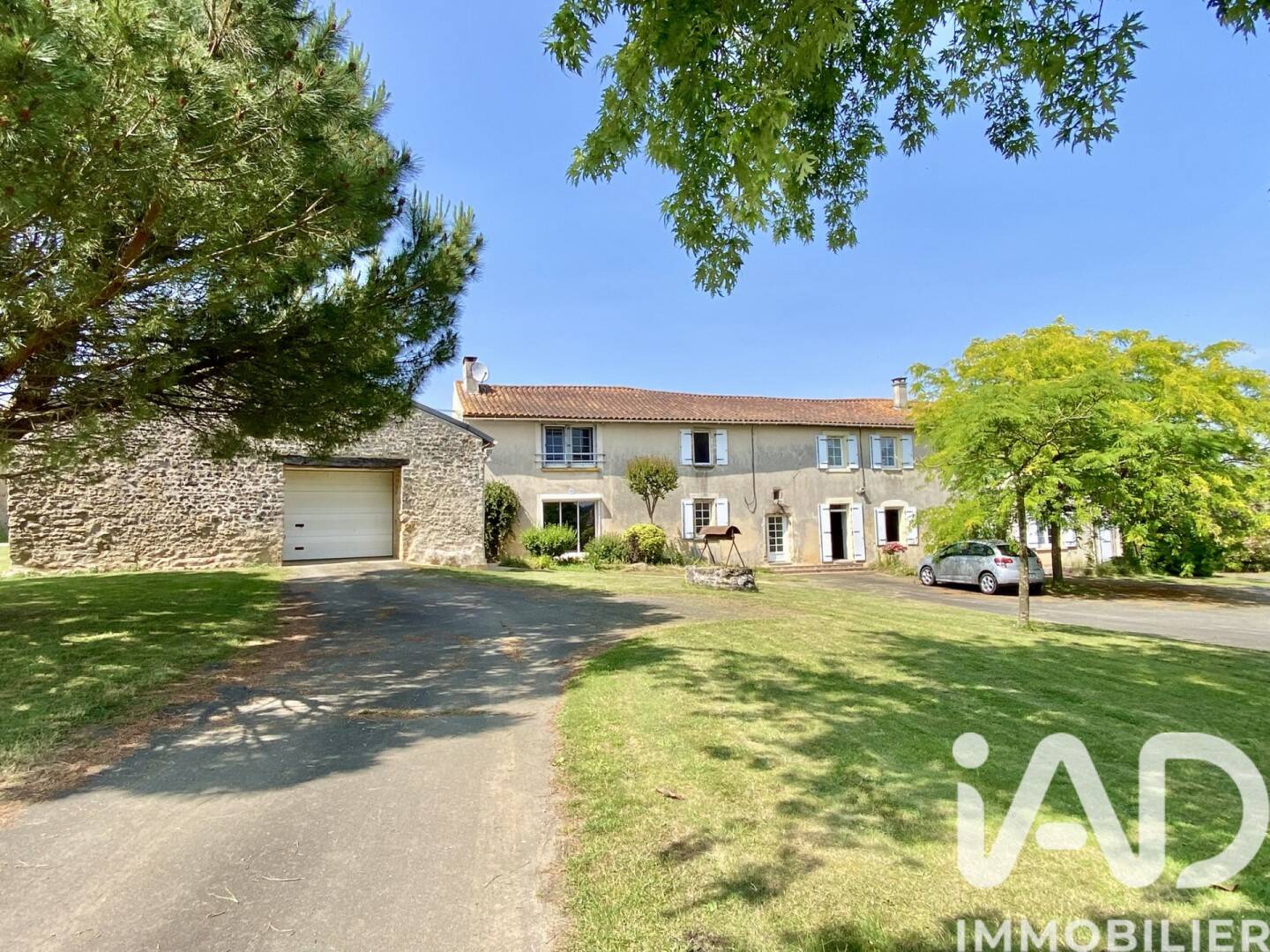 Maison 8 pièces 346 m² · à Rives-du-Fougerais · 346 m² · 250 000 €