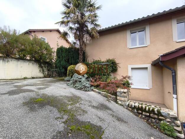 Maison à louer 1 200 € 5 pièces 4 chambres 130 m² 589 m² de terrain Saint-Jean-de-Soudain 38110