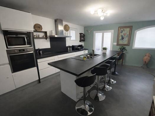 Maison à louer 1 300 € 4 pièces 3 chambres 113 m² 77 m² de terrain Aimargues 30470