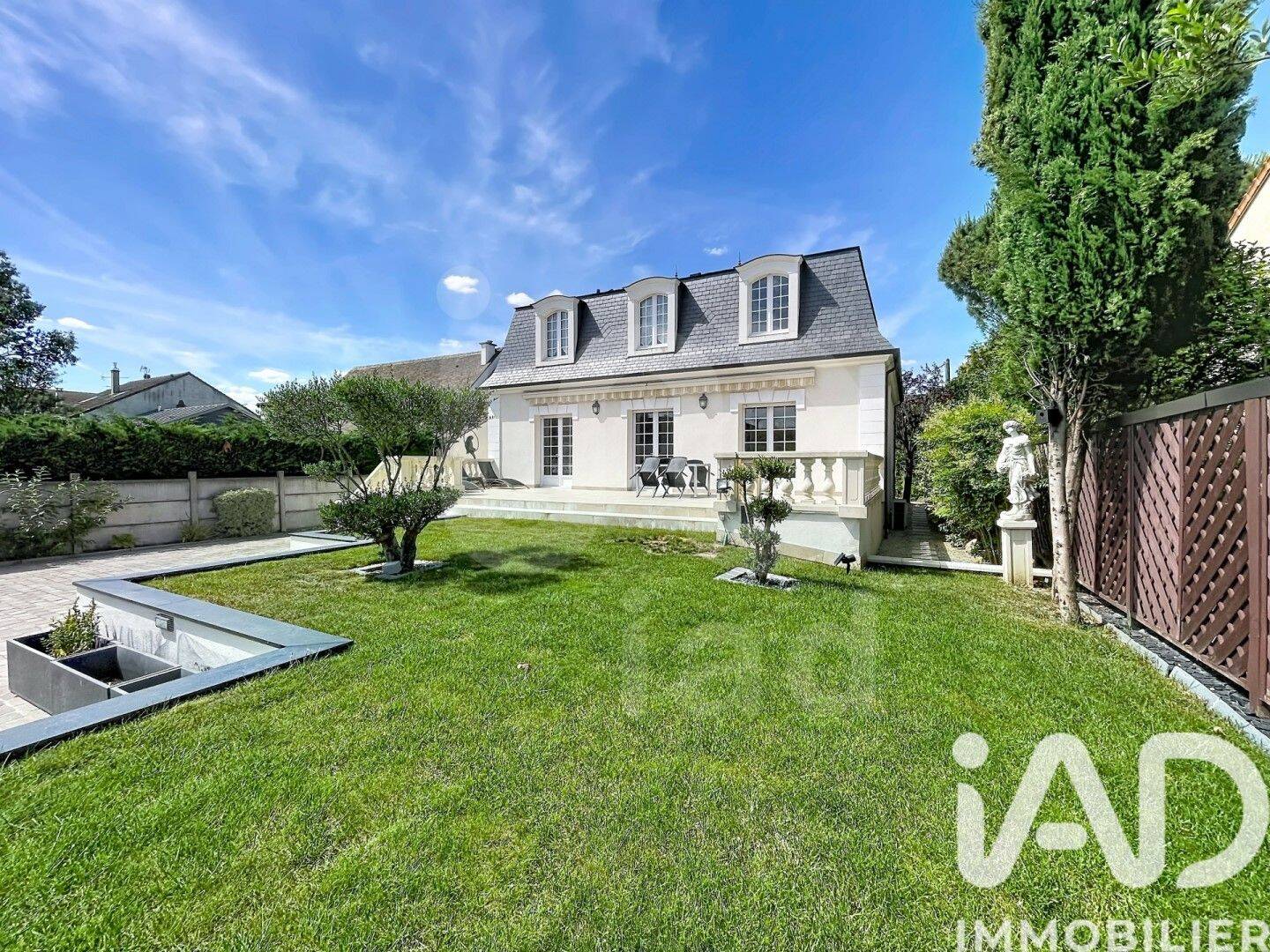 Maison 8 pièces 313 m² · à Bry-sur-Marne · 313,4 m² · 979 000 €