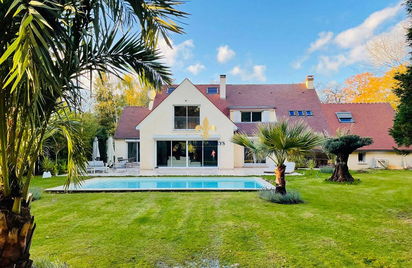 Maison 9 pièces 292 m² · à Lamorlaye · 292 m² · 1 290 000 €