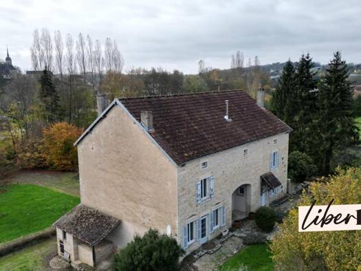 Maison à vendre 180 000 € 6 pièces 2 chambres 300 m² Nantilly 70100