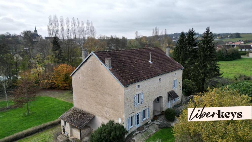 Maison à vendre 180 000 € 6 pièces 2 chambres 300 m² Nantilly 70100
