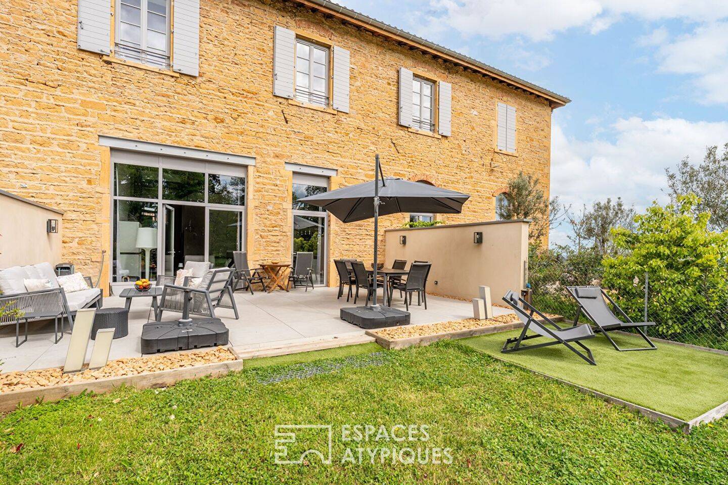 Maison 4 pièces 166 m² · à Porte des Pierres Dorées · 166 m² · 659 000 €