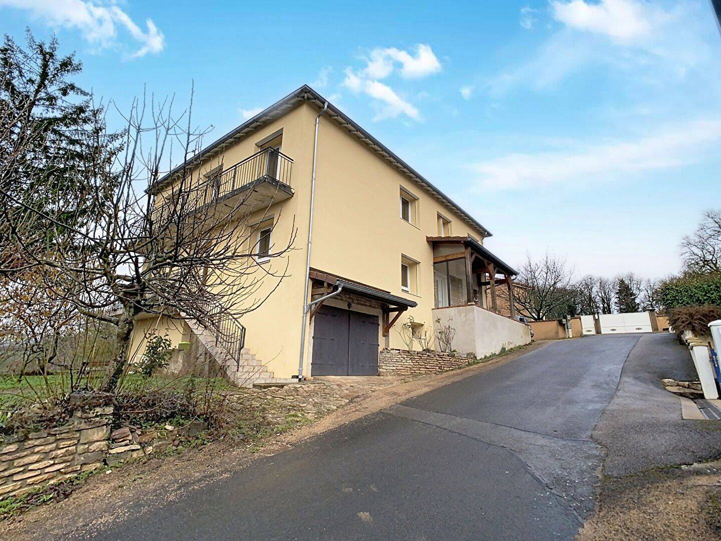 Maison 11 pièces 280 m² · à Lugny · 280 m² · 230 000 €