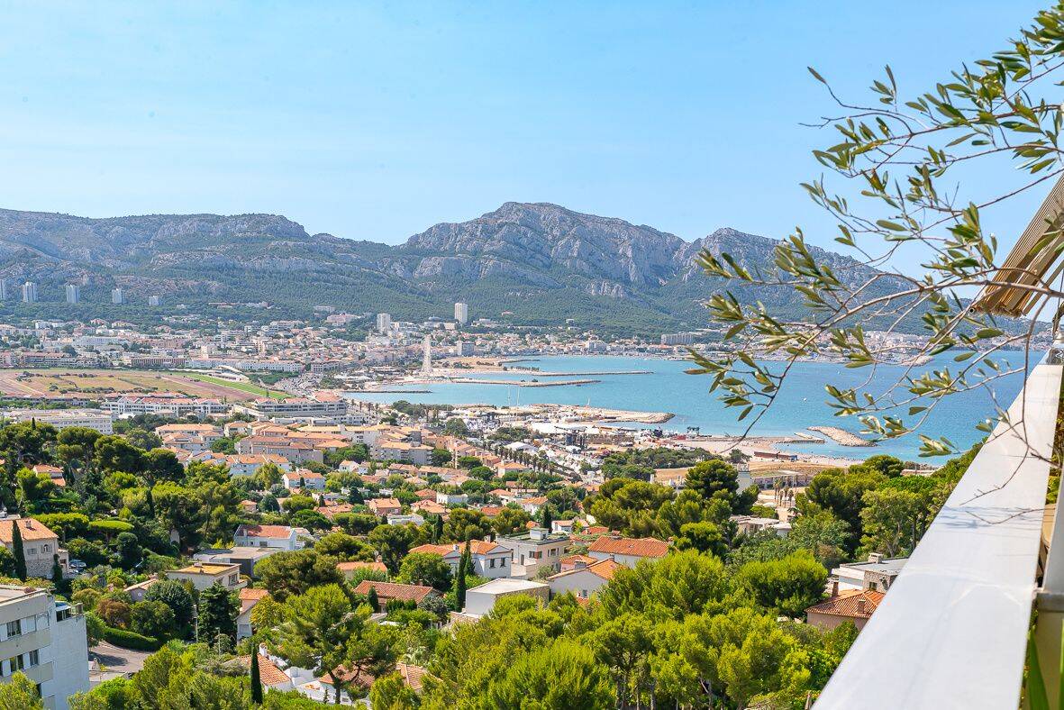 Appartement 5 pièces 157 m² · à Marseille 8ème Arrondissement · 157 m² · 1 990 850 €
