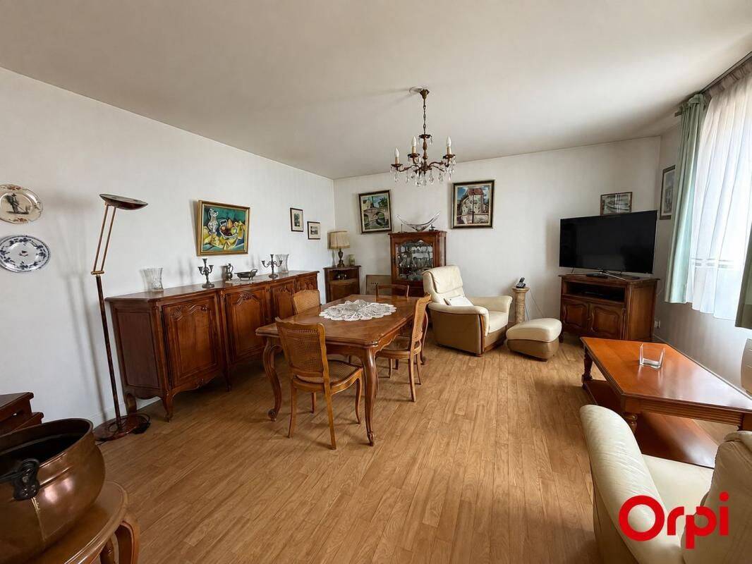 Appartement 3 pièces 72 m² · à Saint-Amand-Montrond · 71,5 m² · 85 500 €