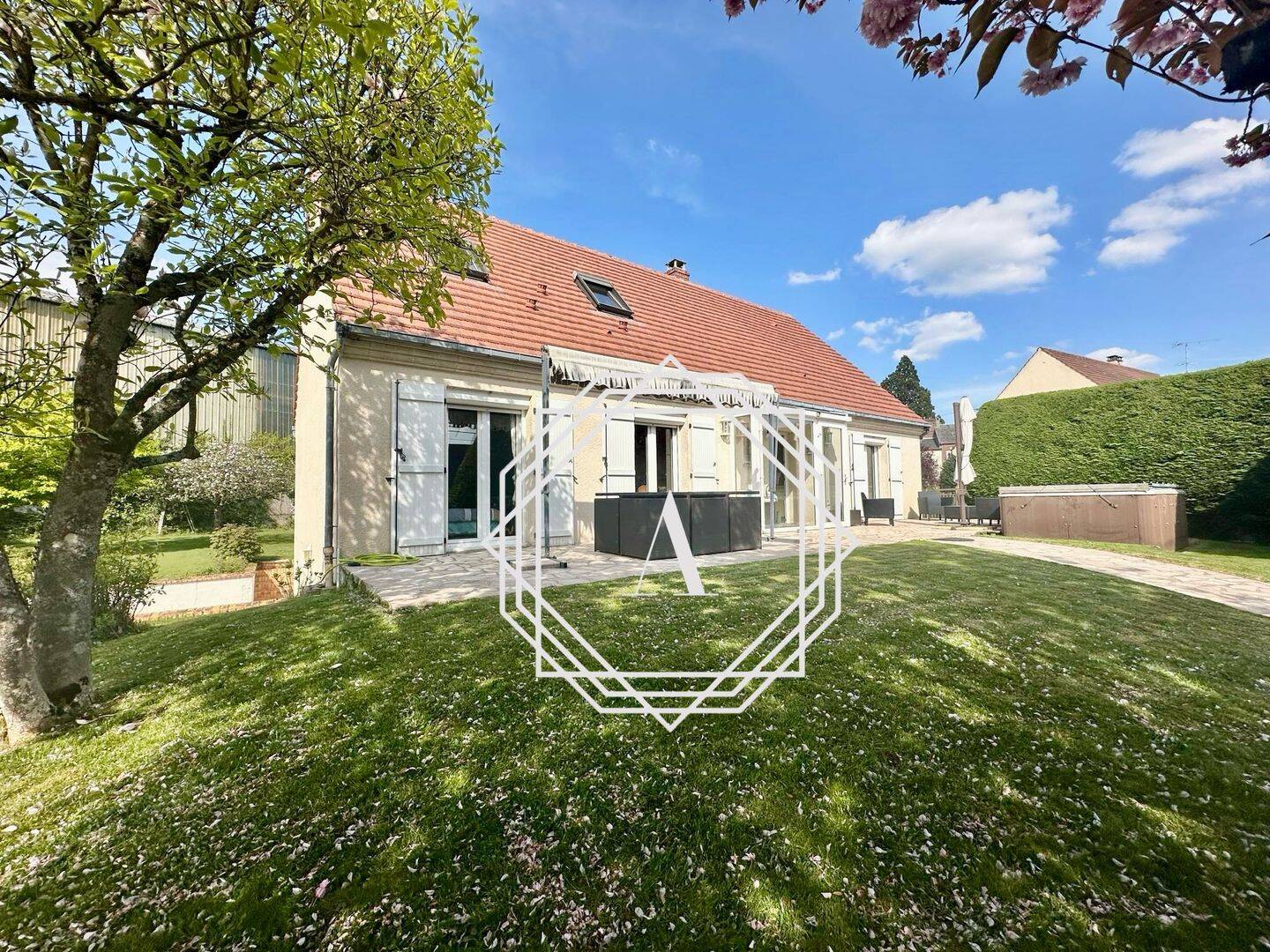 Maison 6 pièces 148 m² · à Sainte-Geneviève · 148 m² · 313 000 €