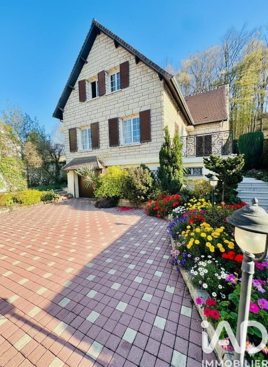 Maison 9 pièces 222 m² · à Verneuil-en-Halatte · 222 m² · 469 000 €