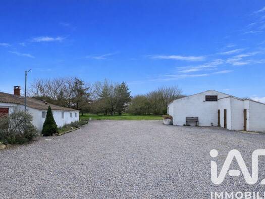 Maison à vendre 232 000 € 5 pièces 3 chambres 125 m² 7 264 m² de terrain Champagné-les-Marais 85450