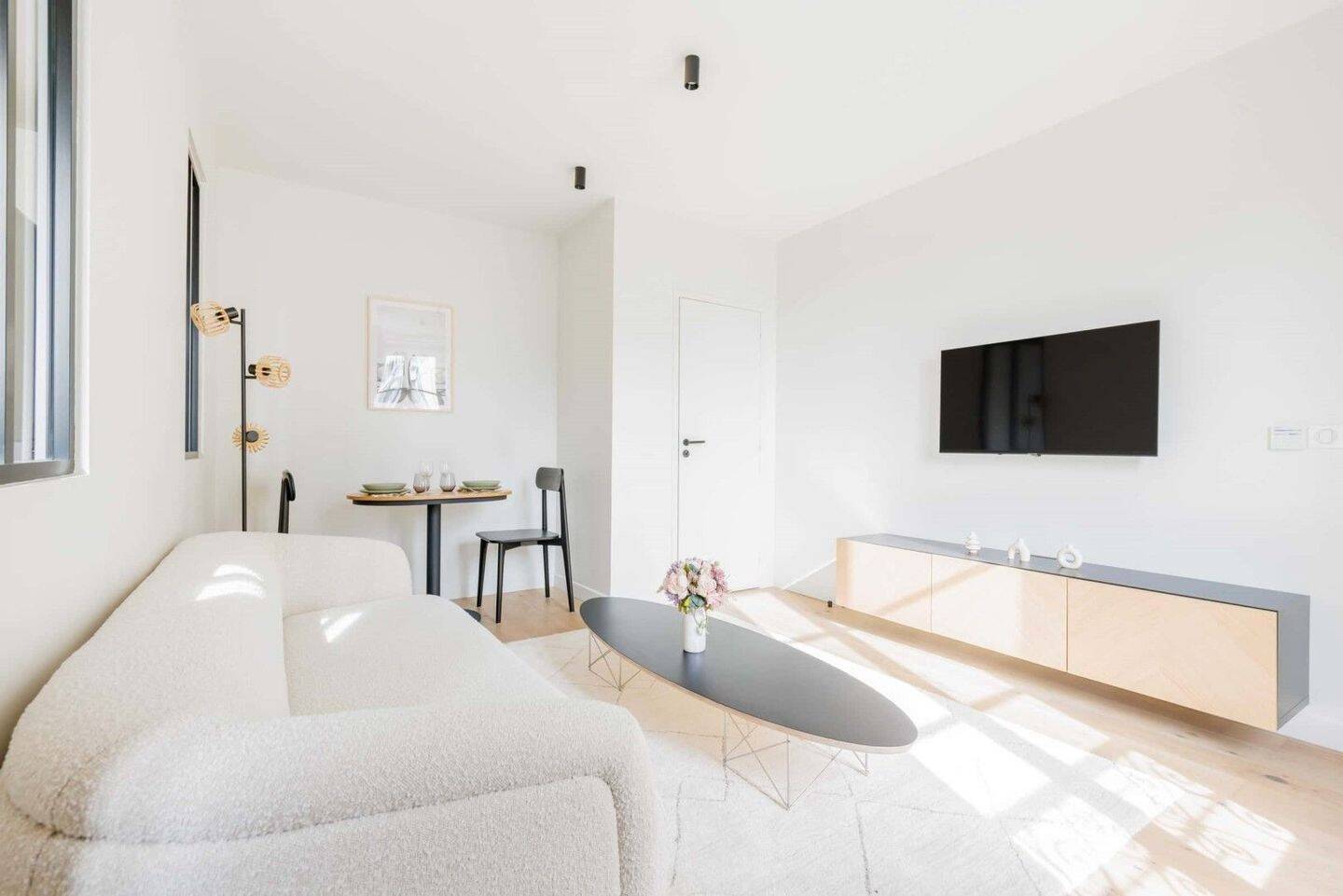Appartement 2 pièces 38 m² · à Paris 10ème Arrondissement · 38 m² · 2 572 €