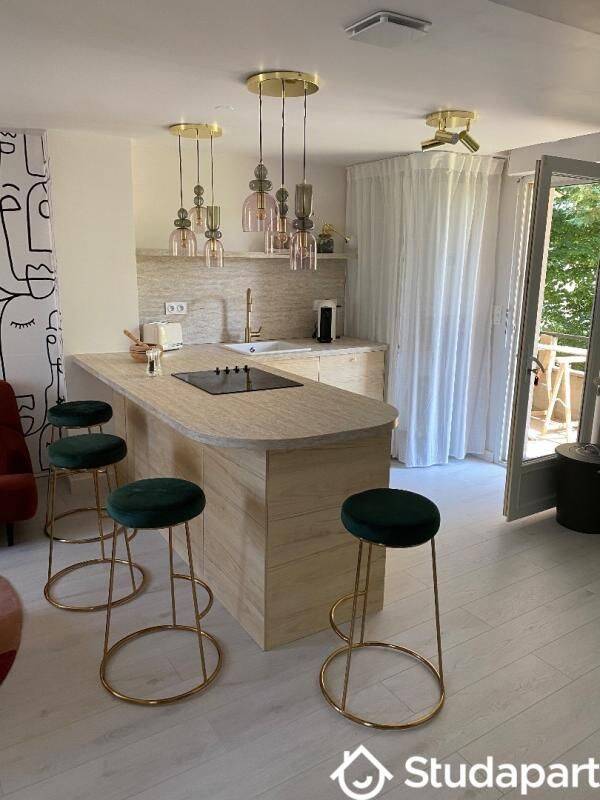 1 pièce 12 m² · à Bourg-en-Bresse · 12 m² · 450 €