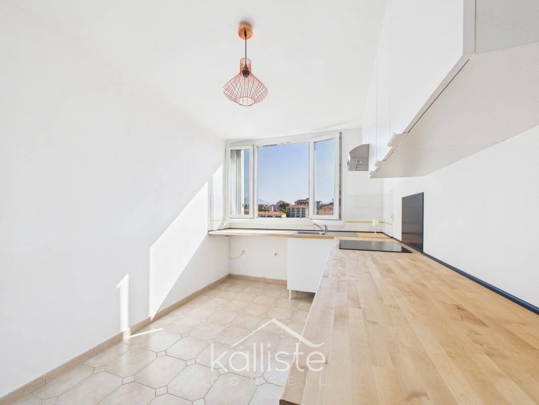 Appartement 3 pièces 70 m² · à Ajaccio · 70 m² · 835 €/mois