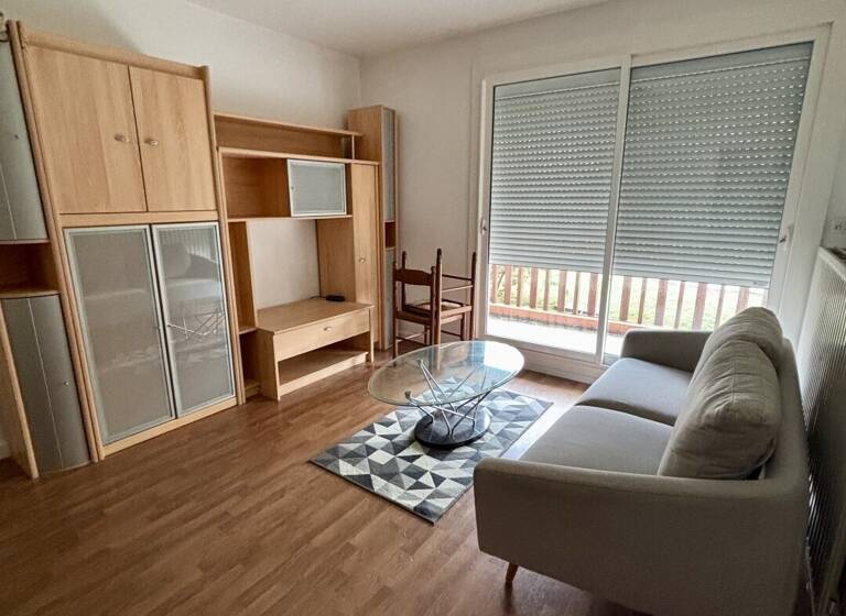 Appartement à louer 620 € 2 pièces 1<br/>chambre 47 m²<br/>superficie 1er<br/>étage Dax 40100