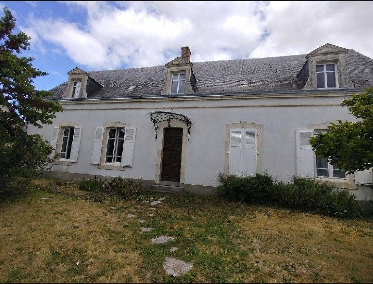 Maison 5 pièces 188 m² · à Roëzé-sur-Sarthe · 188 m² · 228 000 €