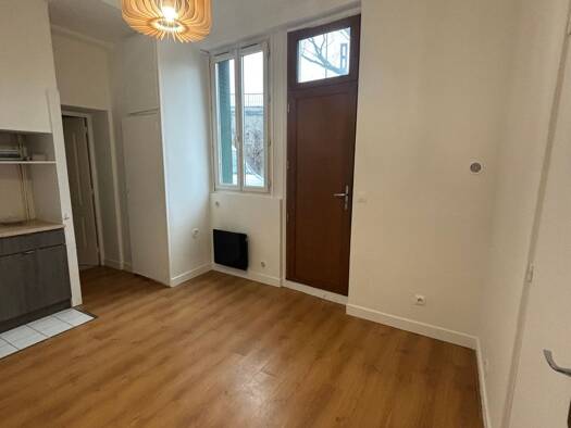 Appartement à louer 840 € 2 pièces 1 chambre 30 m² RDC/3 Centre Ville Charenton-le-Pont 94220