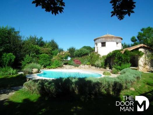 Maison à vendre 430 000 € 8 pièces 7 chambres 260 m² 12 597 m² de terrain Le Jardin Public Parthenay 79200