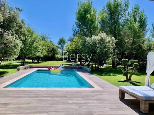 Villa à vendre 895 000 € 8 pièces 5 chambres 205 m² 3 100 m² de terrain Secteur Sud Pernes-les-Fontaines 84210