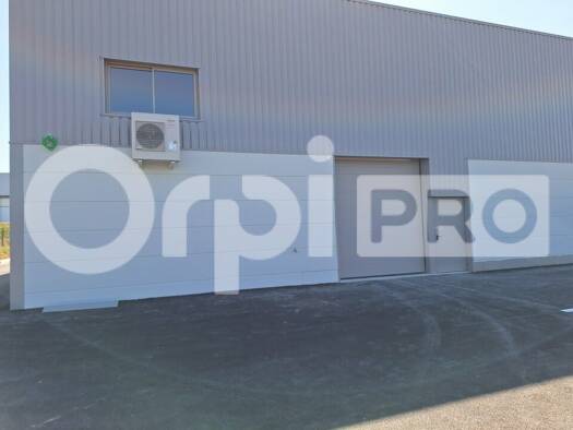 Local d'activités à louer 2 000 € 230 m² d'espace de stockage Venette 60200