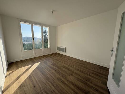 Appartement à louer 630 € 3 pièces 2 chambres 59 m² Étage 2/3 Ruy-Montceau 38300