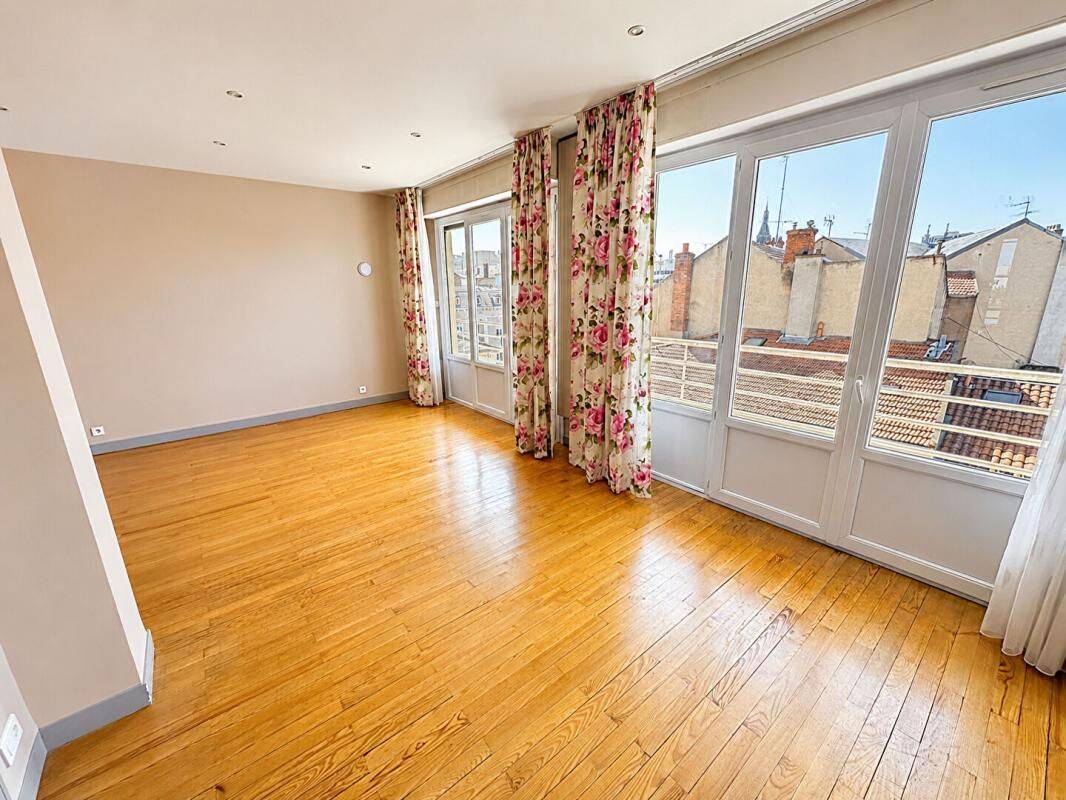 Appartement 4 pièces 109 m² · à Roanne · 109 m² · 150 000 €