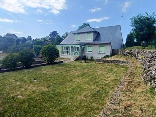 Maison de ville à vendre 215 000 € 6 pièces 4 chambres 112,6 m² 1 001 m² de terrain Les Ternes 15100