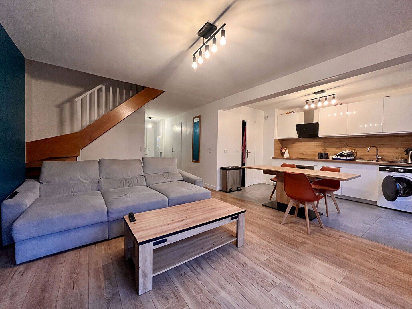 Maison 6 pièces 102 m² · à Poitiers · 102,2 m² · 1 500 €