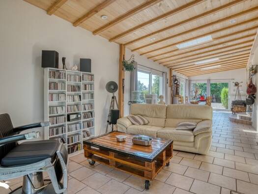 Maison à vendre 234 300 € 4 pièces 2 chambres 117 m² 1 727 m² de terrain Saint-Pierre-d'Eyraud 24130