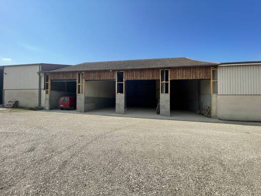 Entrepôt à louer 860 € 89 m² d'espace de stockage Montfort-l'Amaury 78490