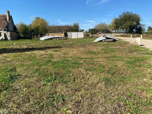 Terrain constructible à vendre 71 000 € 595 m² de terrain Berchères-Saint-Germain 28300