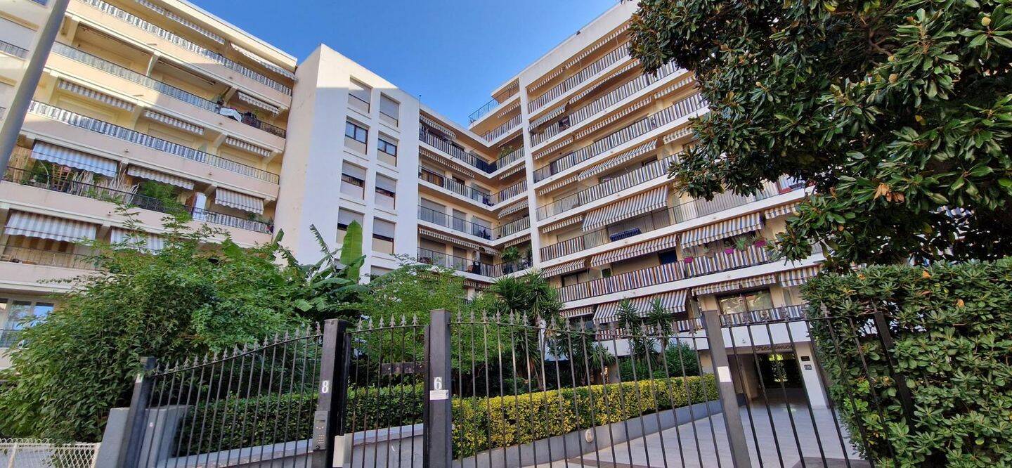 Appartement 1 pièce 30 m² · à Cannes · 29,5 m² · 705 €