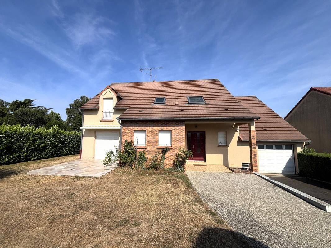 Maison 6 pièces 166 m² · à Damigny · 166 m² · 1 210 €