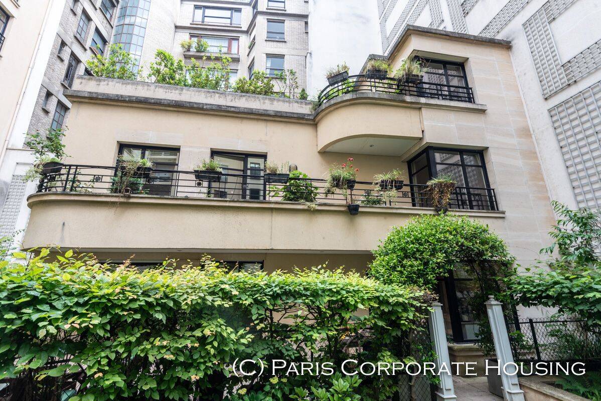 Appartement 6 pièces 145 m² · à Paris 7ème Arrondissement · 145 m² · 7 500 €