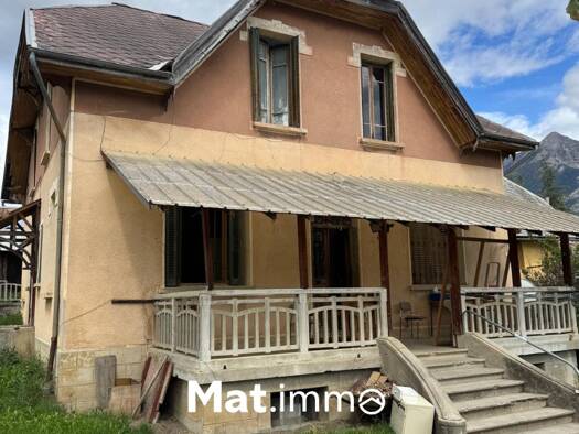 Maison à vendre 259 000 € 8 pièces 6 chambres 210 m² 400 m² de terrain Châteauroux-les-Alpes 05380