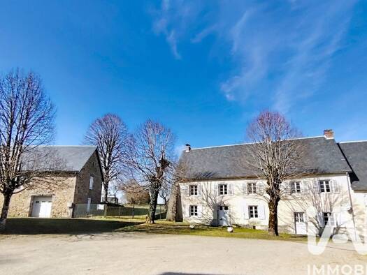 Demeure à vendre 278 250 € 13 pièces 10 chambres 335 m² 6 375 m² de terrain Larodde 63690