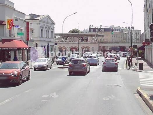 Boutique avec bail commercial 6 442 € 176 m² de surface de vente Thiers Le Raincy 93340