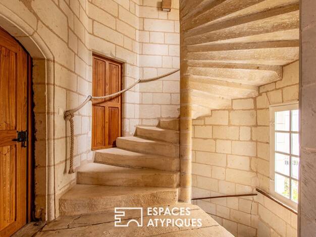 Hôtel particulier à vendre 993 000 € 11 pièces 8 chambres 385 m² 752 m² de terrain Centre Ville-Fenet-Petit Puy Saumur 49400