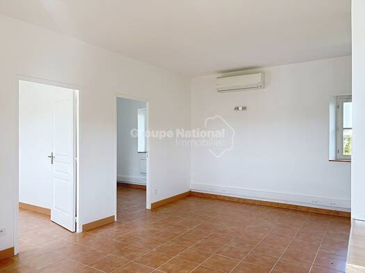 Appartement à louer 990 € 3 pièces 2 chambres 64 m² 1er étage Langevin-Bealet Berre-l'Étang 13130