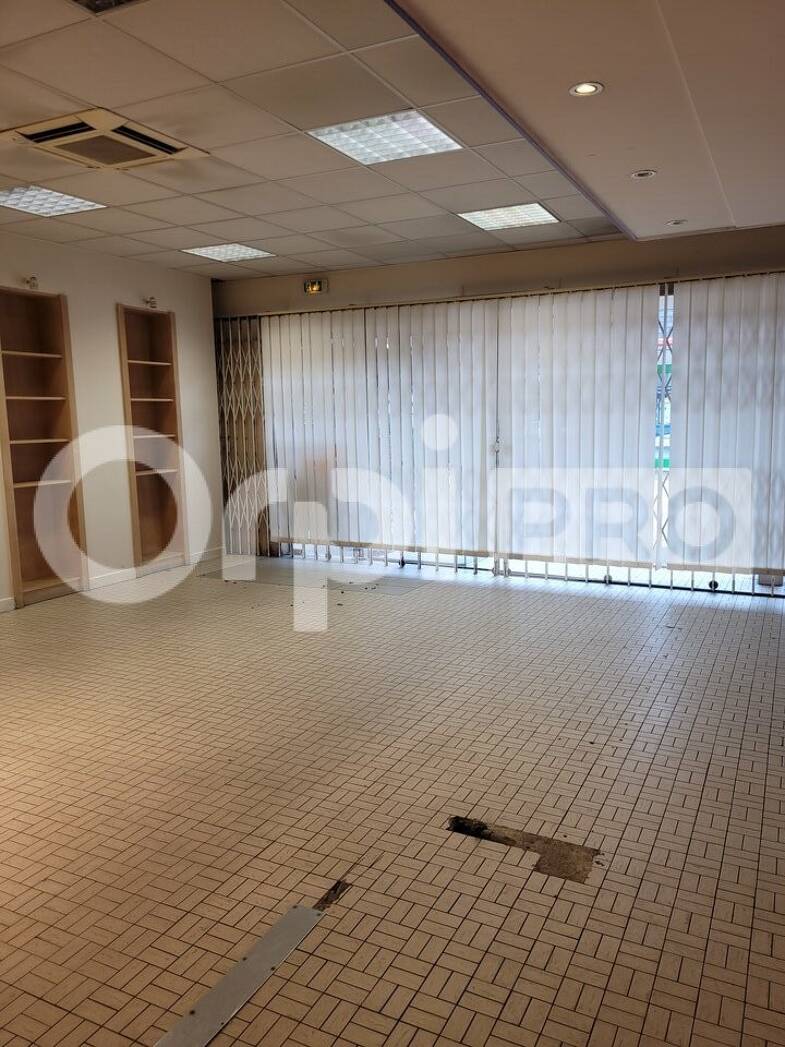 Local commercial à louer 2 604 € 222 m² de surface de vente Gradignan 33170
