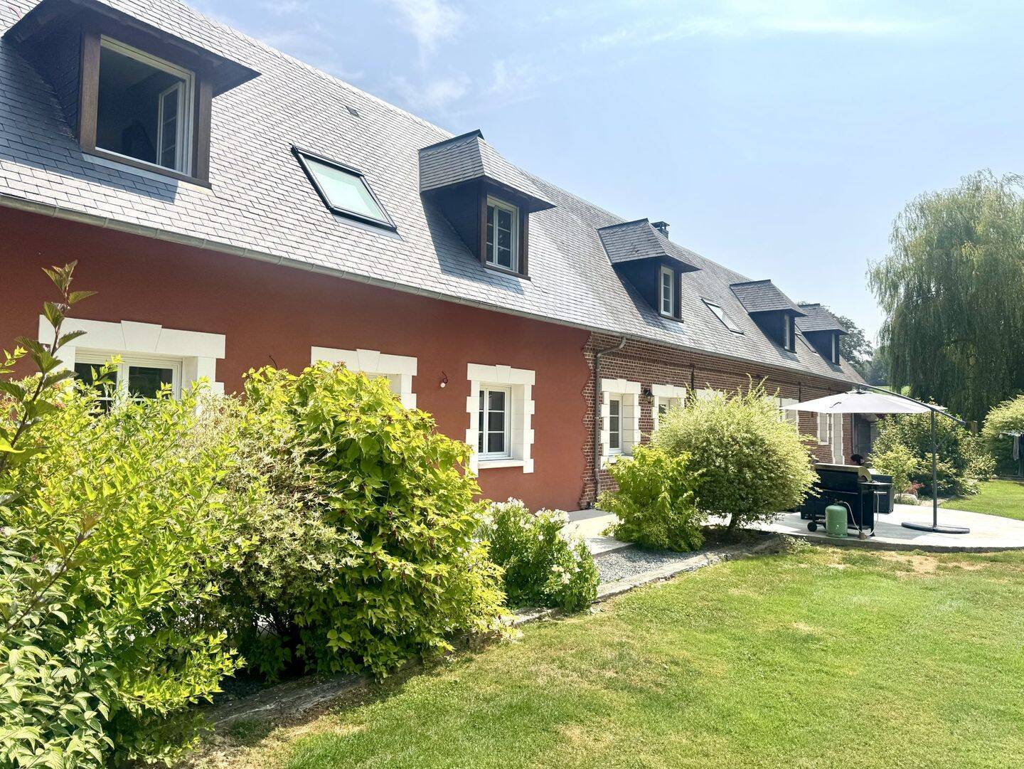 Maison 10 pièces 250 m² · à Saint-Vaast-Dieppedalle · 250 m² · 460 000 €