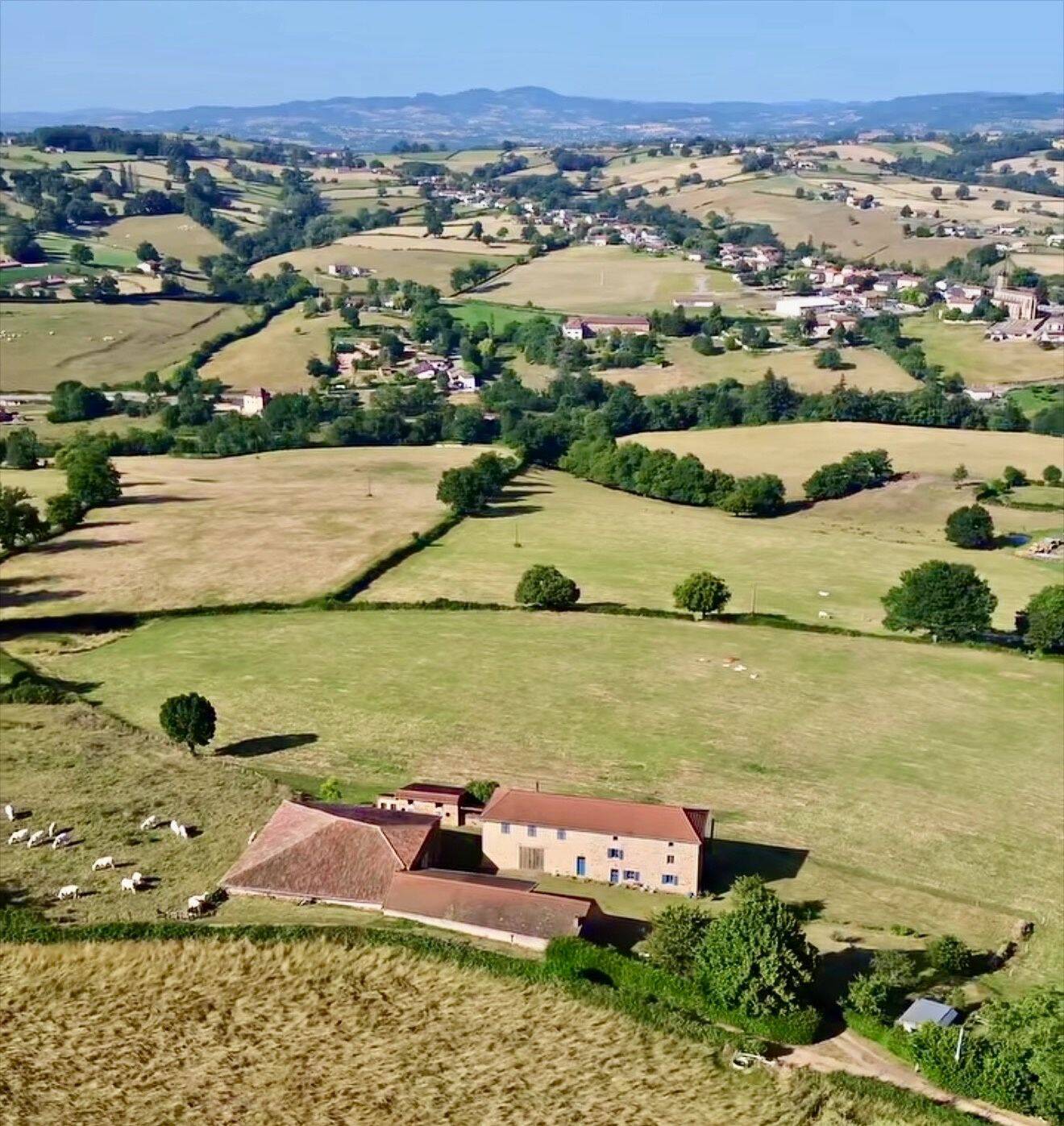 Maison 8 pièces 260 m² · à Charlieu · 260 m² · 460 000 €