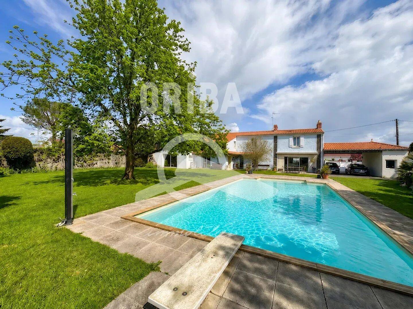 Maison 10 pièces 323 m² · à Saint-Sébastien-sur-Loire · 323 m² · 799 000 €