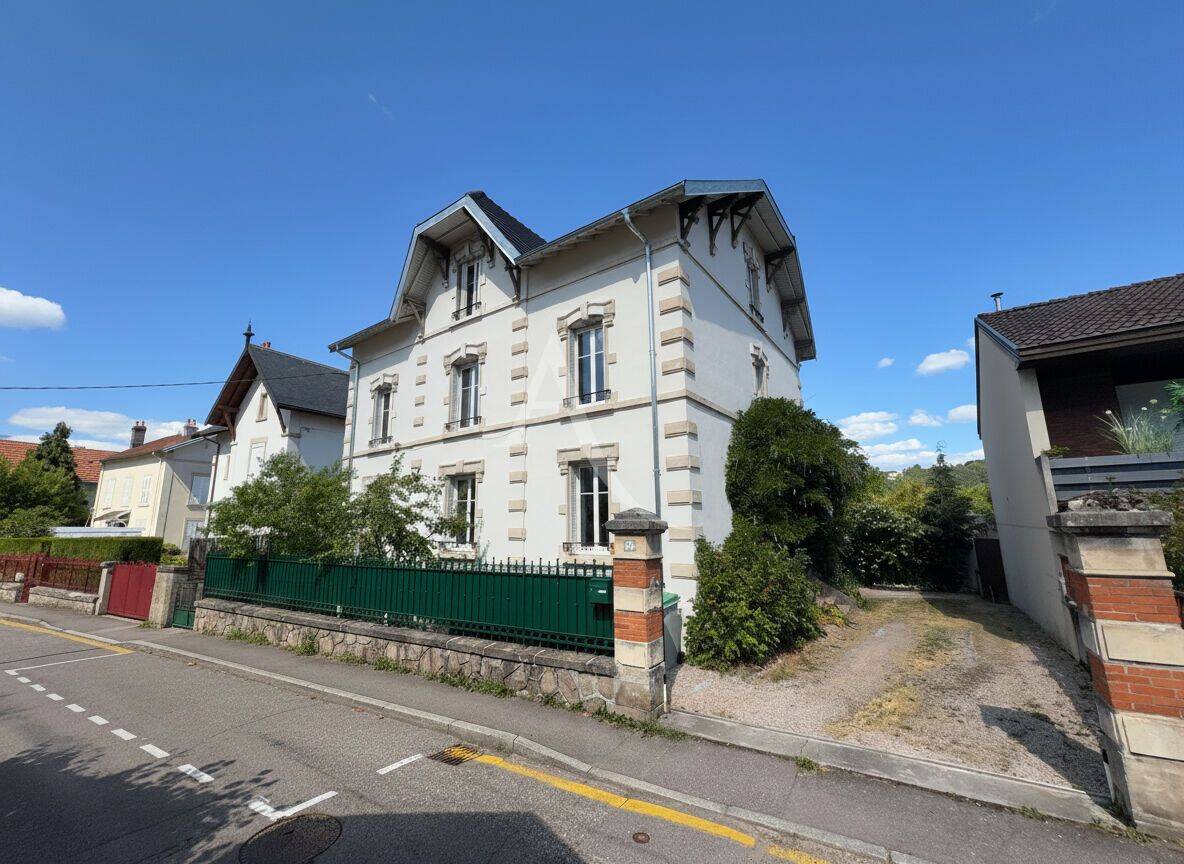 Maison 10 pièces 240 m² · à Épinal · 240 m² · 392 000 €