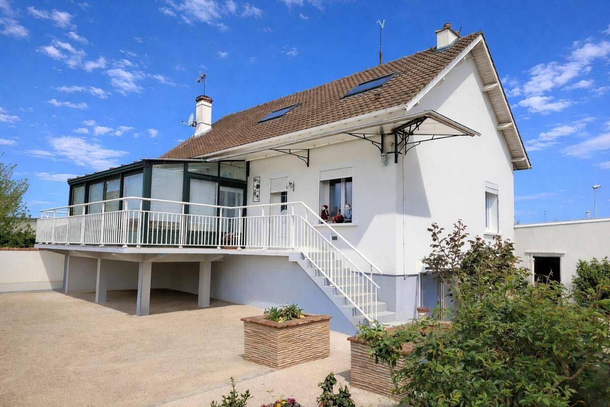 Maison 7 pièces 213 m² · à Chartres · 213 m² · 264 600 €
