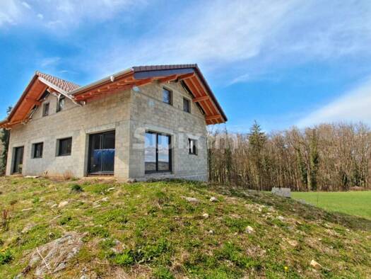 Maison à vendre 420 000 € 8 pièces 6 chambres 210 m² 1 577 m² de terrain Saint-Jean-de-Tholome 74250